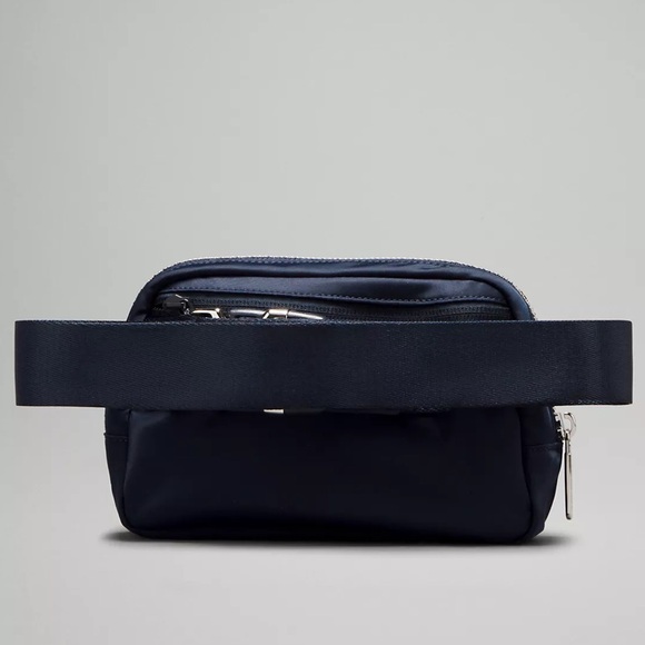 NWT Black with New Gold Hardware Everywhere Belt Bag 1L - Picture 7 of 10